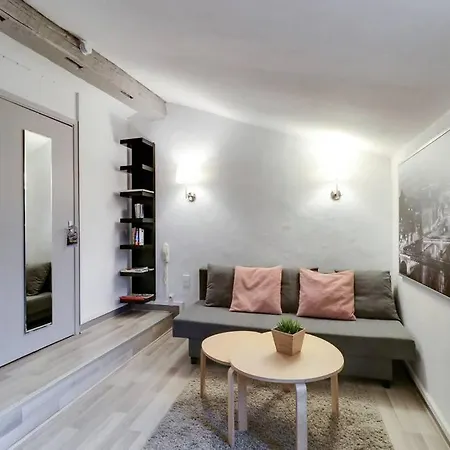 Apartment Lovely Studio In The Heart Of